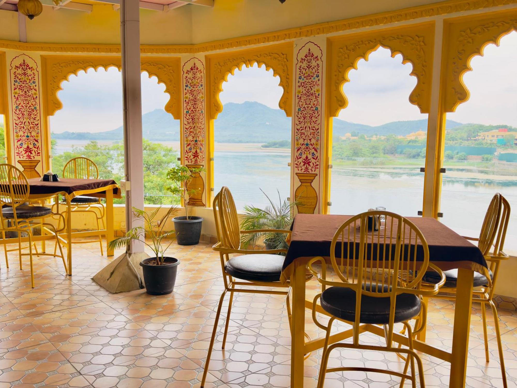 Hotel Jaydurg A Lake Retreat - A Lakeside Hotel - Lakeview Rooftop Cafe - Swimming Pool Udaipur Ngoại thất bức ảnh