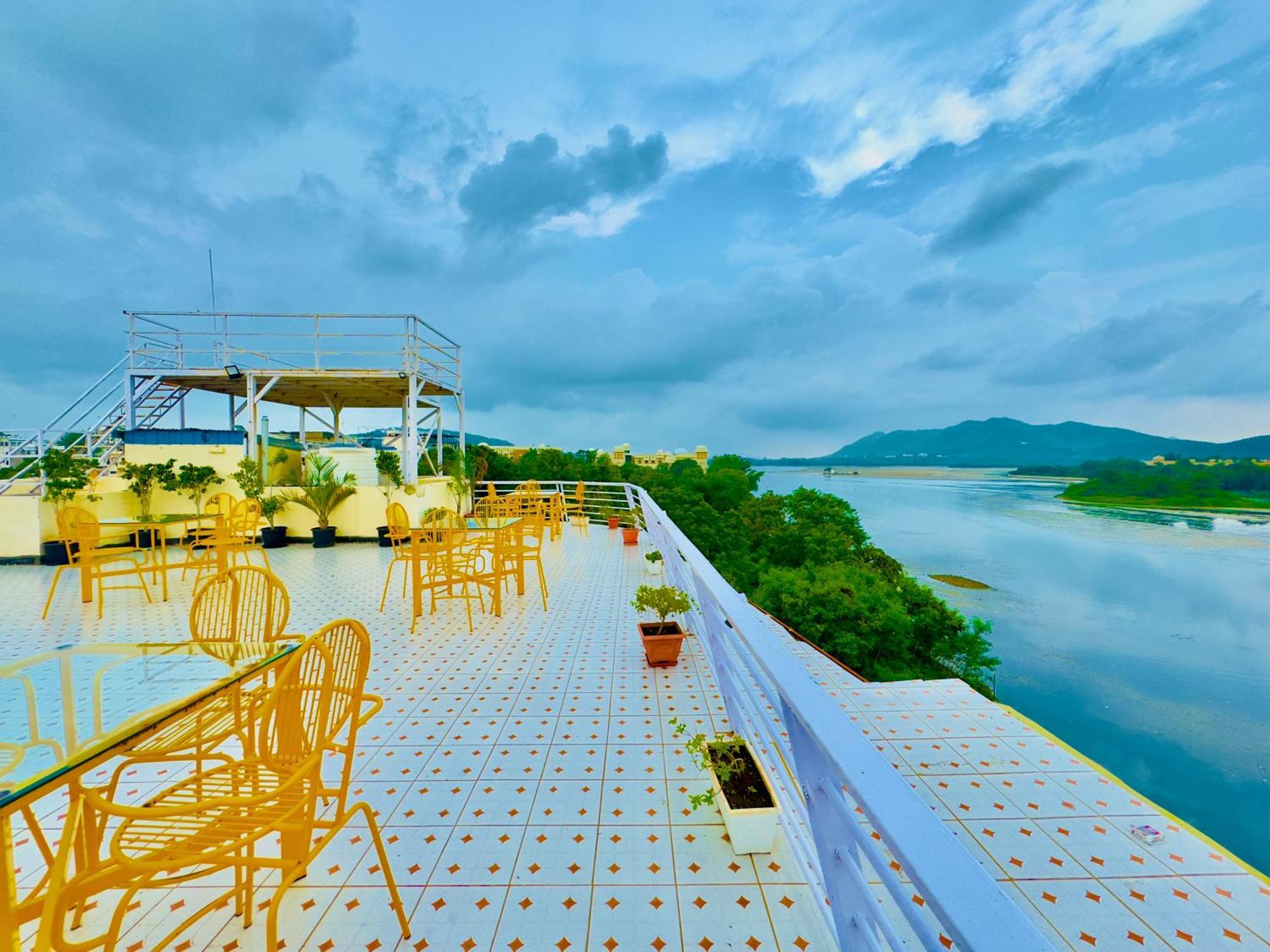 Hotel Jaydurg A Lake Retreat - A Lakeside Hotel - Lakeview Rooftop Cafe - Swimming Pool Udaipur Ngoại thất bức ảnh